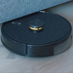 Robotdammsugare som rengör under en soffa