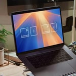 MacBook med kommandot CMD+C & CMD+V på skärmen