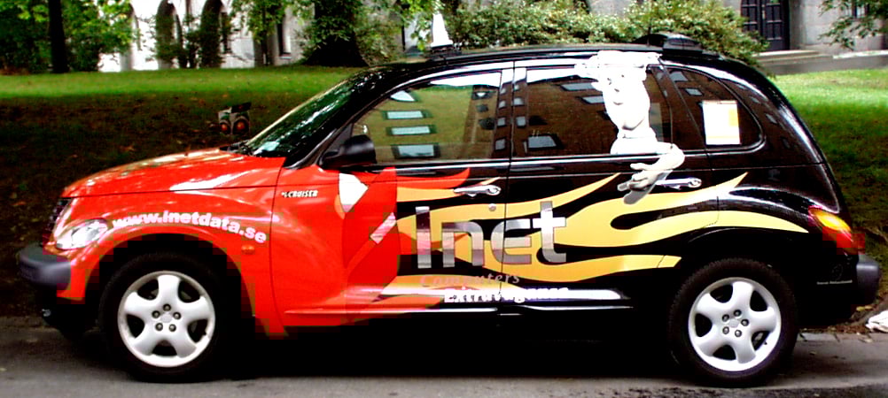 Taxibil med Inet-flames