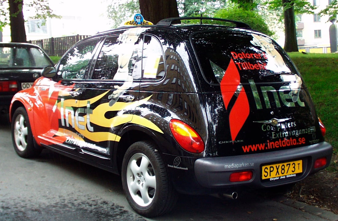 Taxibil med Inet-flames