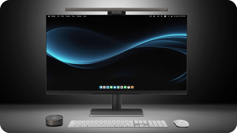 BenQ monitor med tangentbord och mus