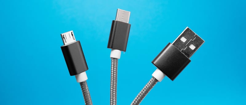 Tre kablar med olika USB-standarder