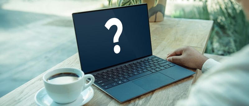 Laptop med ett frågetecken på skärmen