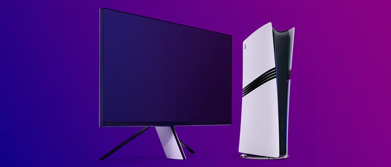 En datorskärm bredvid en Playstation 5 Pro