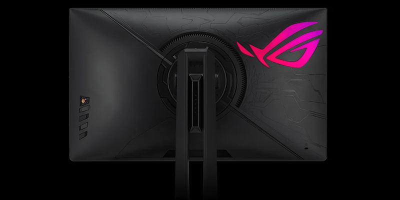 Baksidan på skärmen med en ROG logga i RGB