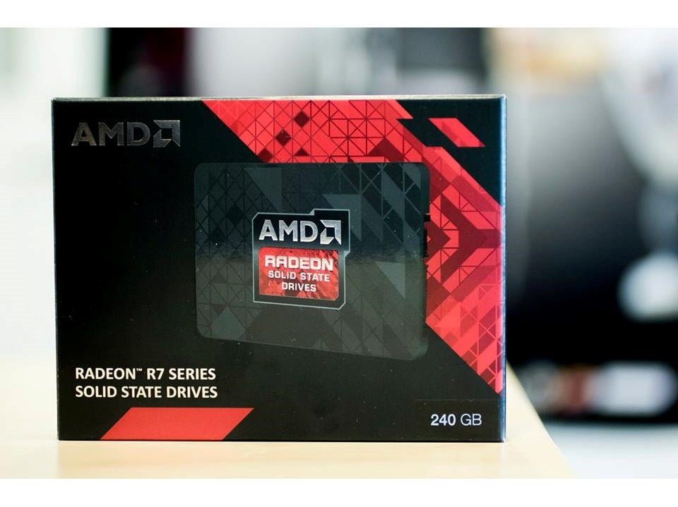 Unboxing: OCZ Radeon SSD