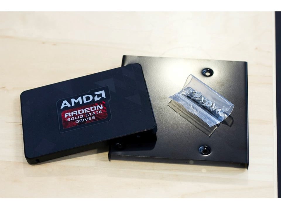 Unboxing: OCZ Radeon SSD