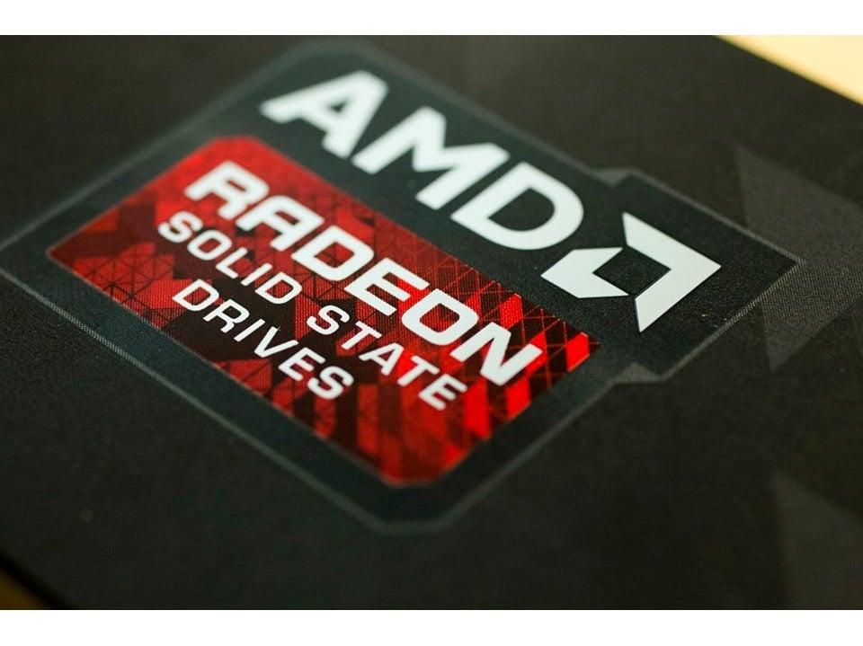Unboxing: OCZ Radeon SSD