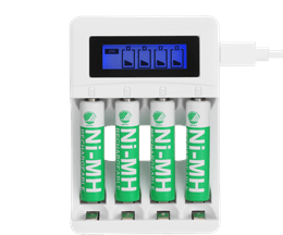 DELTACO USB batteriladdare för 4xAA/AAA Ni-MH/Ni-Cd batterier, inkluderar 4x AAA batterier, vit