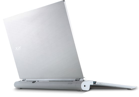 Acer Aspire S7 - 11,6", i3, 4GB, SSD, samt extra batteri, väska och bluetooth-mus