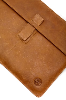 dbramante1928 13" Leather Envelope Golden Brown