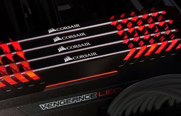 Corsair 32GB (4x8GB) DDR4 2666MHz CL16 Vengeance LED - Röd