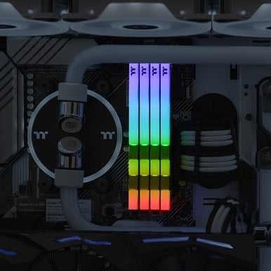 Thermaltake 16GB (2x8GB) DDR4 3600MHz CL18 TOUGHRAM RGB Vit