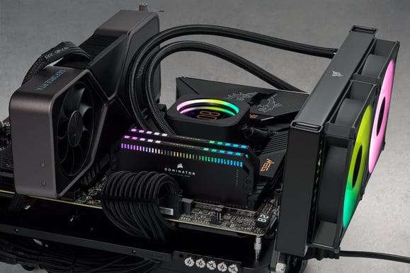 Corsair 32GB (2x16GB) DDR5 6200MHz CL36 Dominator Platinum RGB Svart