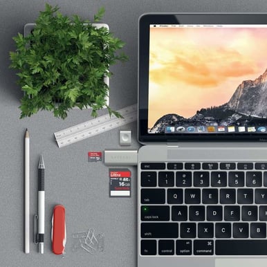 Satechi USB-C Micro/SD-kortläsare, Silver
