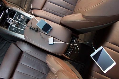 Deltaco Billaddare med USB-C, 2st USB-A & 1st USB-A med Quick Charge 3.0