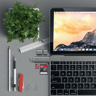 Satechi USB-C-adapter Micro/SD-kortläsare 2 portar Rymdgrå