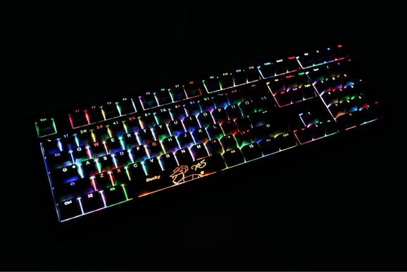 Ducky Shine 5 MX Blue RGB Svarta keycaps