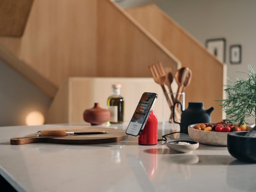 Unisynk Stand2– Trådlös laddare med Qi2 Blå