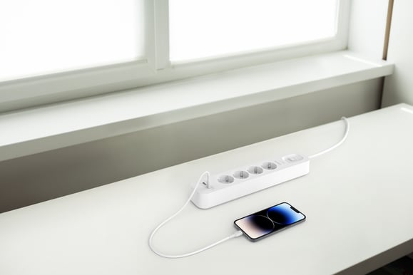 Belkin Överspänningsskydd 4 kontakter + 2 USB portar