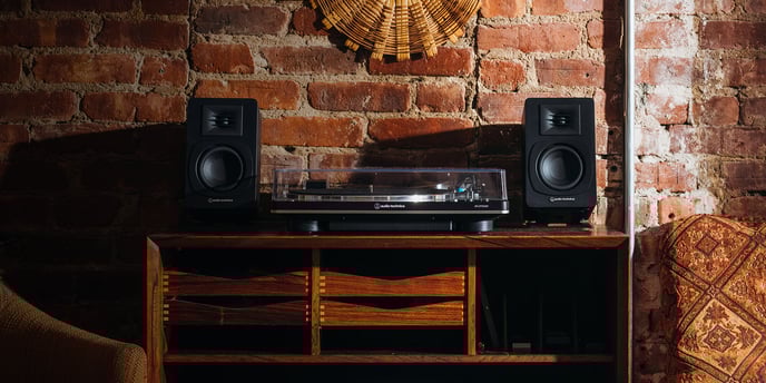 Audio Technica LP70XBT Skivspelare Svart + SP3X Högtalare