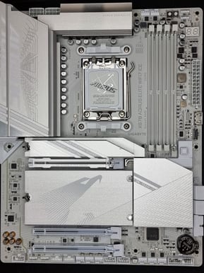 Gigabyte X870 Aorus Elite WIFI7 Ice
