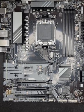 Gigabyte B650 UD AX