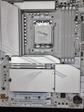 Gigabyte X870 Aorus Elite WIFI7 Ice