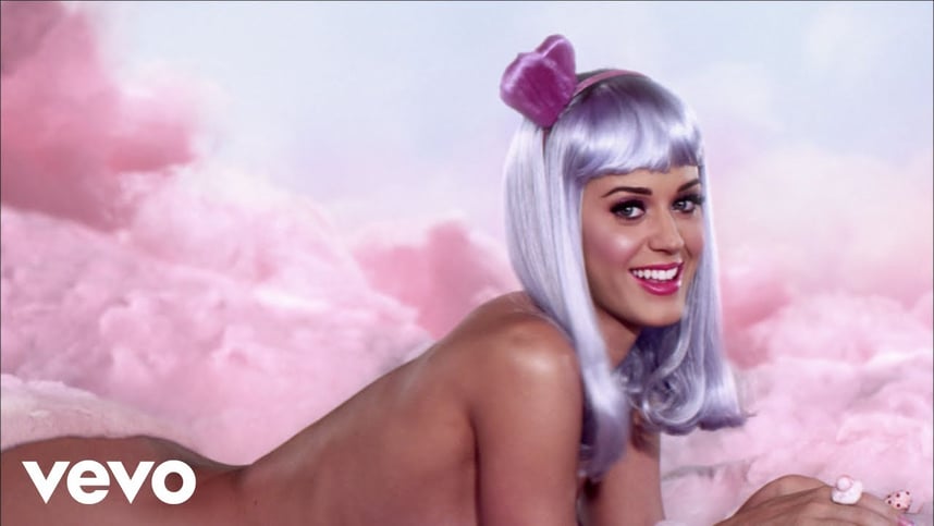 Katy Perry - California Gurls (Official Music Video) ft. Snoop Dogg