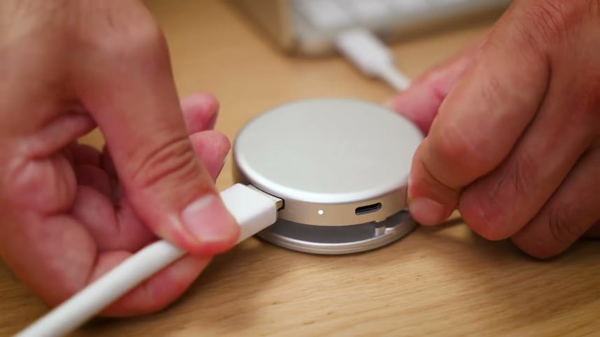 Satechi OntheGo™ 5-in-1 Multiport Adapter for MacBook Neo – Fler portar i ett kompakt format